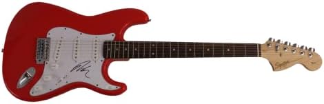 НИК ДЖОНАС ДАДЕ АВТОГРАФ ГОНОЧНОМУ КОЛАТА на RED FENDER STRATOCASTER С ЭЛЕКТРОГИТАРОЙ В РЕАЛЕН РАЗМЕР С ДЖЕЙМС СПЕНСОМ JSA AUTHENTICATION - THE JONAS BROTHERS С ДЖО ДЖОНАСОМ И КЕВИН ДЖОНАСОМ Н?